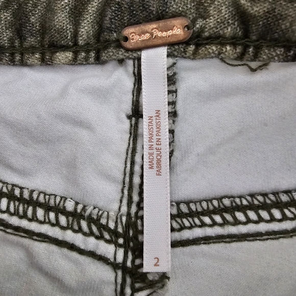 Free People High Times Printed Kick Flare Crop Pants In Olive Combo Women's Sz 2 - Picture 3 of 8